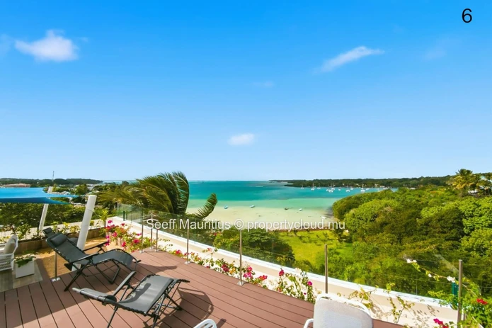 Beachfront Penthouse with Private Rooftop Pool 
