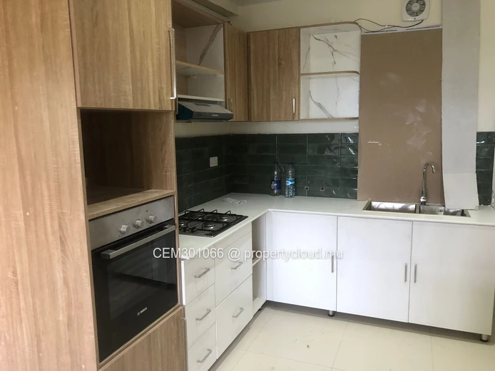 Appartement 3 chambres entièrement rénové avec balcon à louer à Floreal - À 7 minutes à pied de la station de métro  