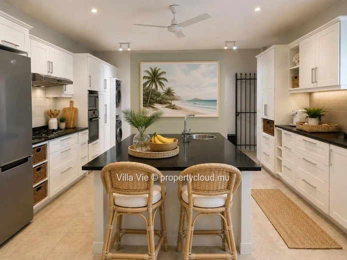 Grand Baie - Beachfront 4-bedroom family home with swimming pool (Sole Mandate)