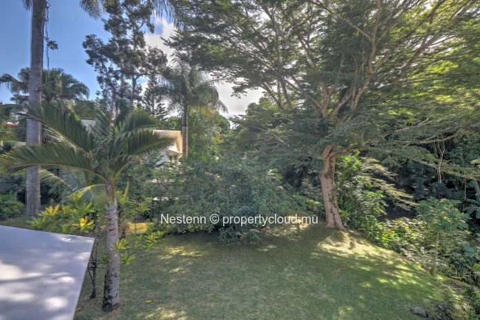 Élégante maison de 3 chambres à louer à Moka – Cadre paisible au bord de la rivière