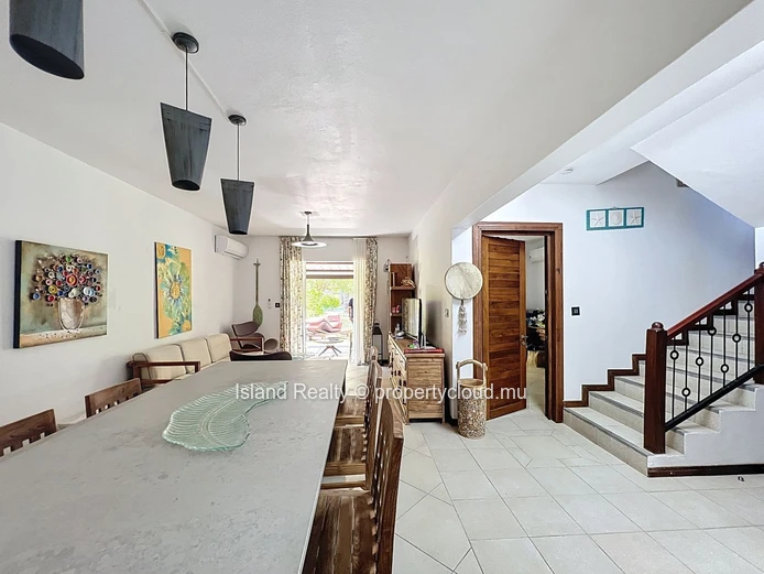 Modern 3-Bedroom Duplex – Direct Access to Shared Pool – Bain Boeuf – 1-Minute Walk to the Beach