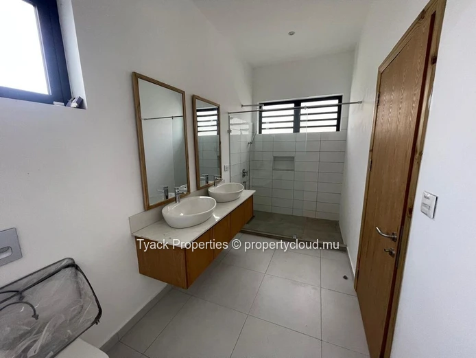 Spacious Luxury Villa with Private Amenities – Grand Baie