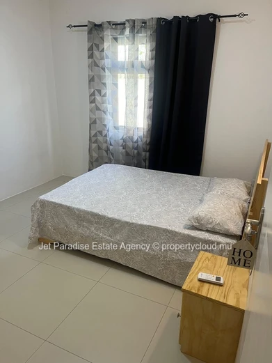 Appartement Meublé 3 Chambres avec Terrasse et Piscine - 2 minutes à  pieds de la plage. 