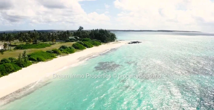 Amazing Beachfront Villas Access To Foreigners Within A Luxury Residence - Unique In Mauritius