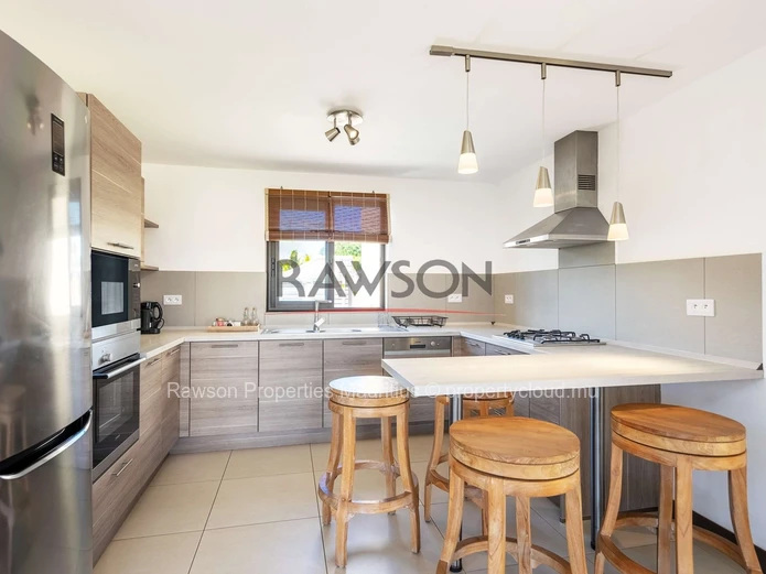 3 Bedroom Villa For Sale in Albion