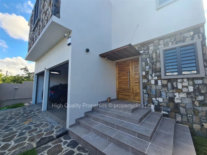 Stunning 5-Bedroom Villa with Pool for Rent in Pereybere, Grand Baie