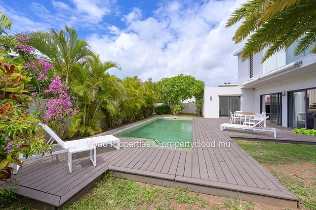 Furnished 4-bedroom villa with pool for rent in Trou aux Biches