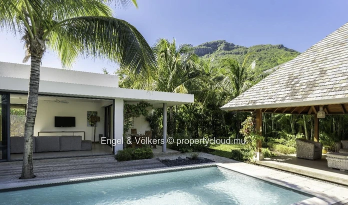 FOR SALE - Luxury 4-Bedroom En-Suite Villa in Black River