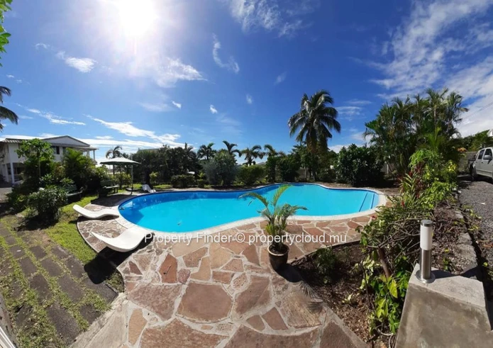Estate Villa with Airbnb Guest Suites, Squash Courts & Sea Views - For sale - Tamarin