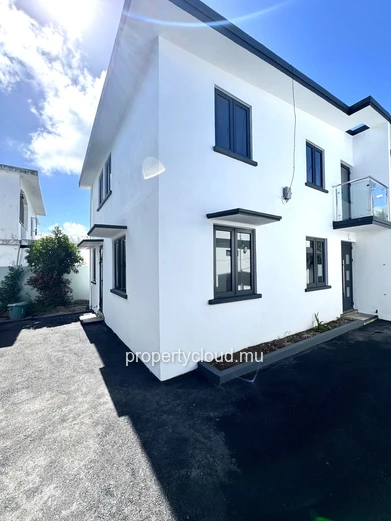 Renovated house for rent in Sodnac, Mauritius – 3 bedrooms, ideal setting