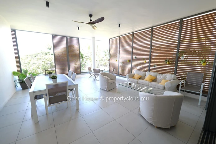 For rent - Apt - Pointe aux Canonniers: partial sea view - 3 en-suite bedrooms - covered terrace - communal pool - gy...