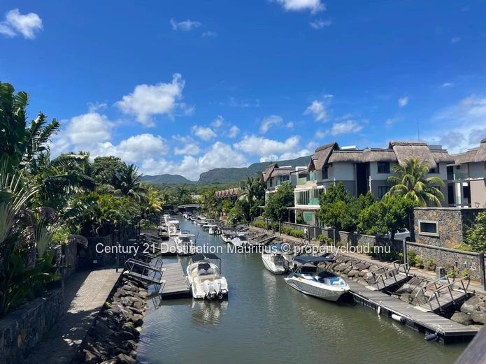 Appartement d’exception en marina avec vue imprenable sur les montagnes