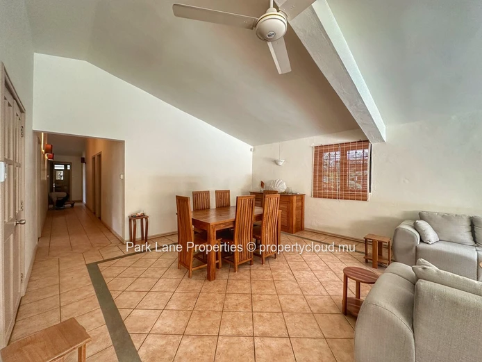 In a peaceful neighborhood, a pretty family home!