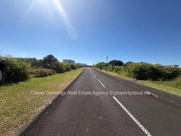 Sunny 576m² Roadside Plot in Highlands - Near Shops & School