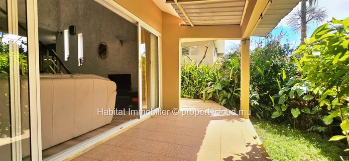 A louer : Maison meublée et équipée de 150 m², sur un terrain de 418 m² à Curepipe