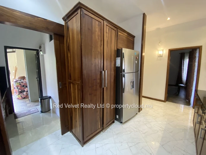Maison de plain-pied entièrement meublée de 3 chambres à louer à Ébène