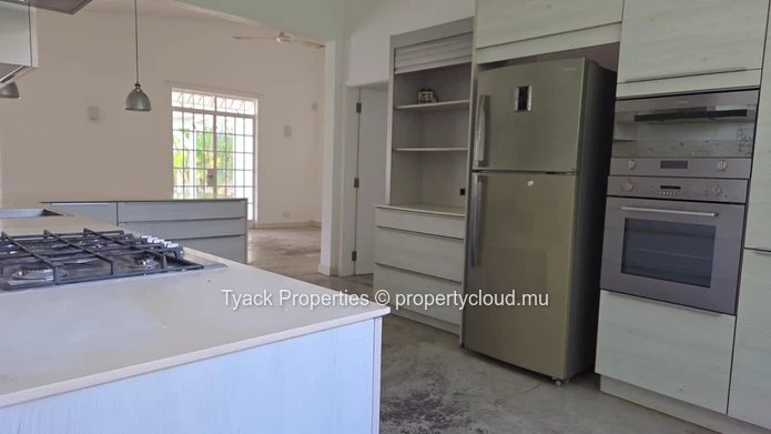 3-bedroom house with swimming pool for sale in Pointe aux Canonniers