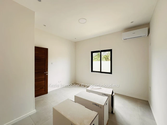 Bungalow With Swimming Pool