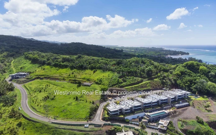 Buildable land with sea view in Baie du Cap