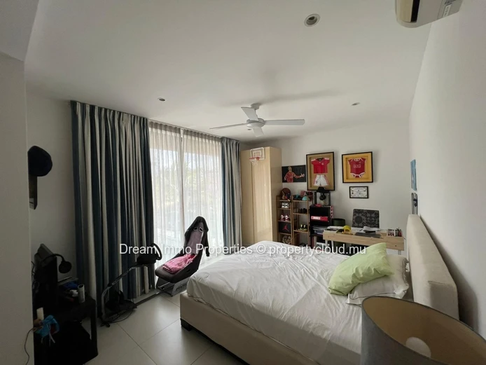 Belle Villa Triplex En Revente A La Balise Marina A Riviere Noire - Ile Maurice