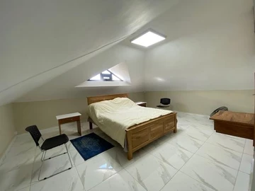 6 Bedroom House