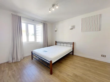 5 Bedroom Villa