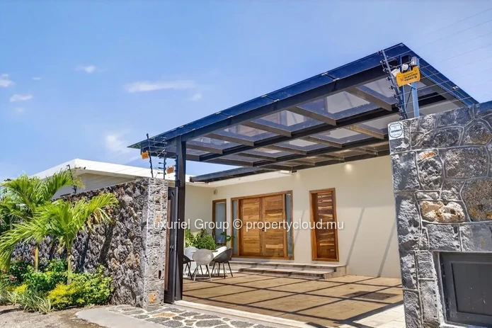 Villa De Prestige À Vendre – Péreybère