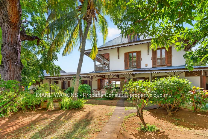 An Exceptional Waterfront Estate on Îlot Fortier