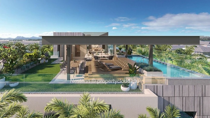 Four-bedroom penthouse in a prestigious estate with golf, a short walk from the beach and shops.