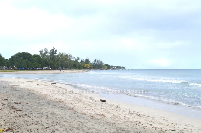 This gated residence gives both the opportunity of living by the river and by the sea…