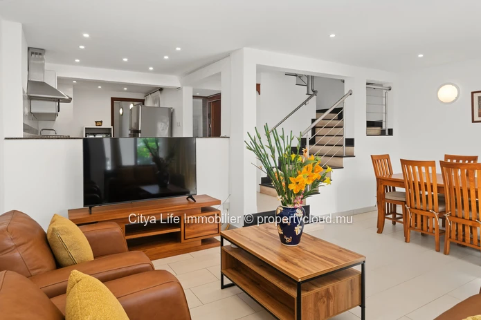 Modern 4-Bedroom Triplex with Office to Rent in Pereybere