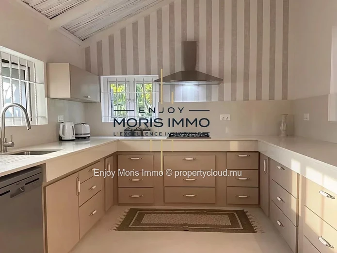 Modern Villa with Swimming Pool – For rent in Calodyne