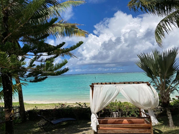 Duplex for sale in Palmar, Flacq. Living area of 127m² on a plot of 220m². 3 bedrooms, shared pool. Sea view, beach a...