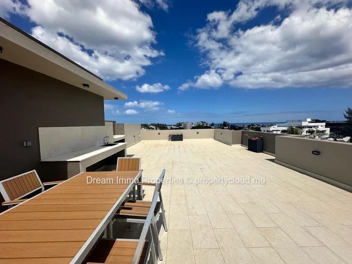 Stunning new furnished penthouse with private pool, just a stone's throw from Flic en Flac beach – Mauritius