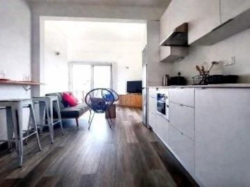 6 Bedroom Apartment