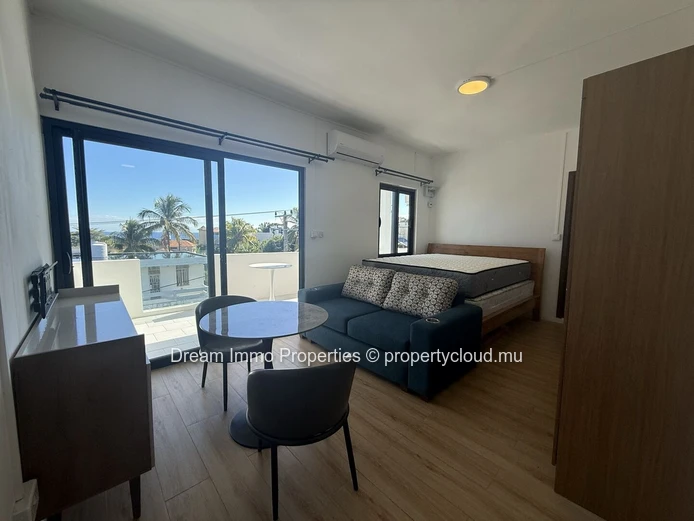 Studio meublé très lumineux avec vue mer à Flic en Flac – Ile Maurice