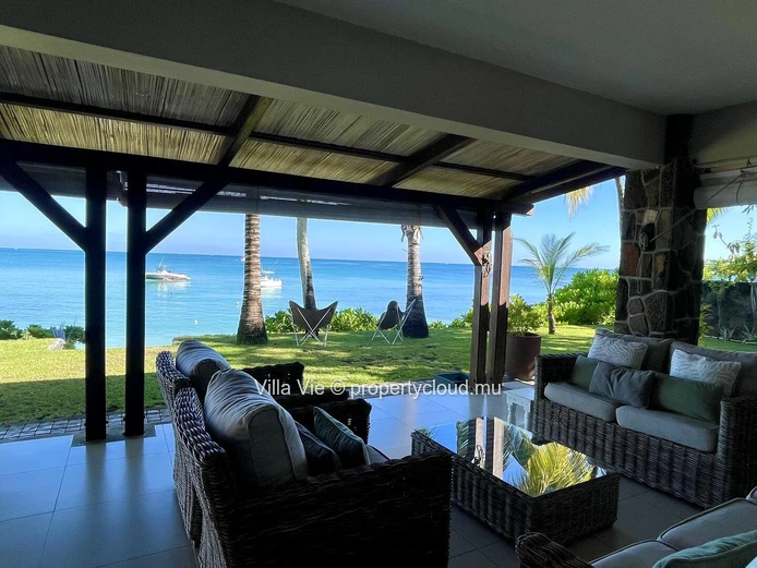Grand Baie - Charmante villa de 3 chambres pieds dans l'eau