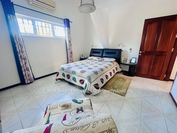 Maison de 320 m² à vendre à Flic en Flac avec piscine privée