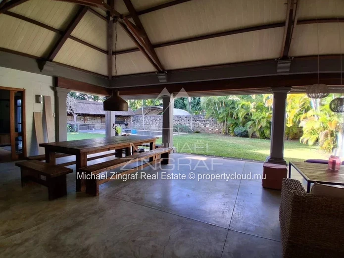Spacious Family Villa with Pool in Pereybere