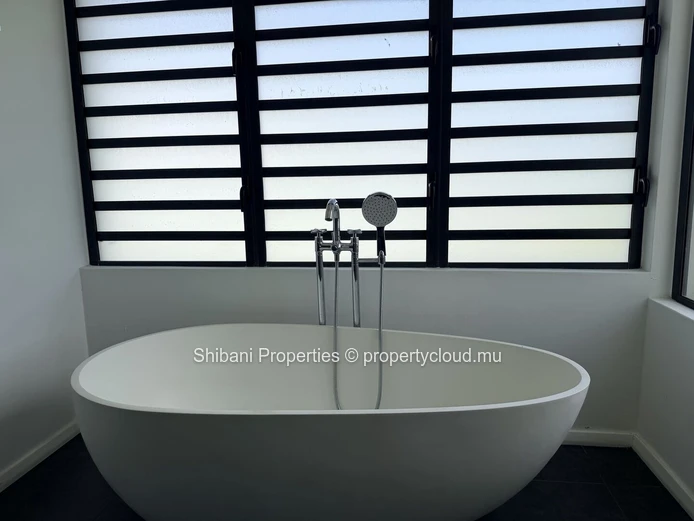 Penthouse de 384 m² à vendre à Péreybère avec 3 chambres