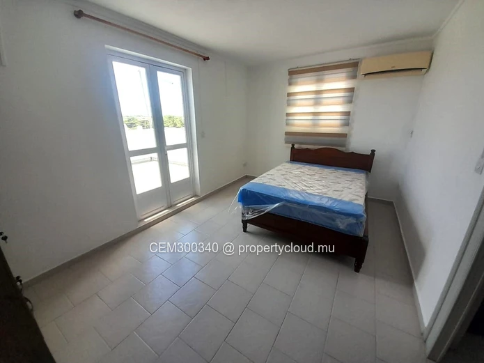 One bedroom furnished apartment with sea view for rent in Grand Baie
