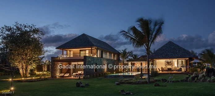 Élégance architecturale et nature préservée : une villa d'exception à Anahita Beau Champ