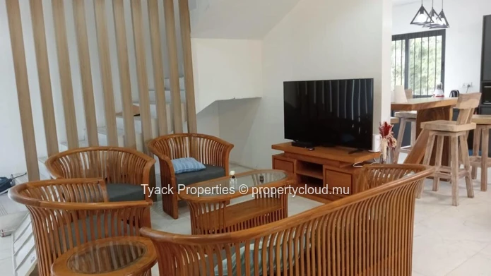 Villa Meublée de 4 Chambres avec Piscine à Vendre à Calodyne
