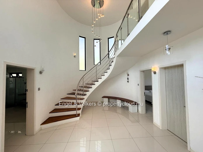 4 Bedroom Villa with Private Pool For Rent at Pereybere