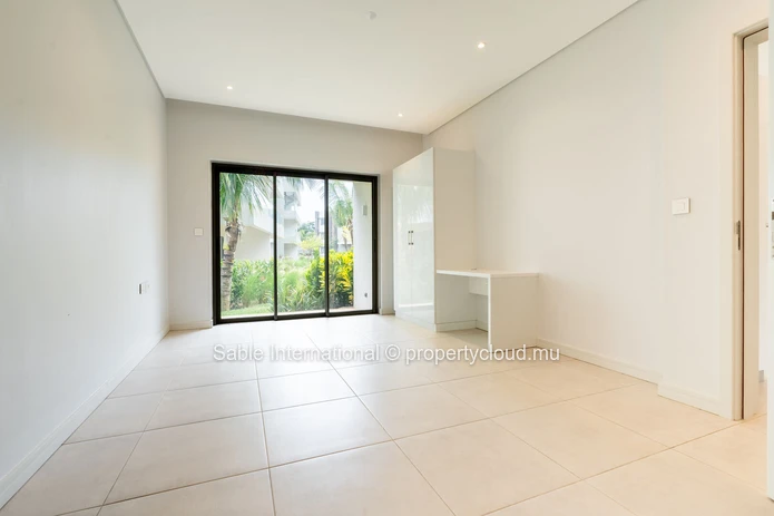 Luxurious Apartment with Private Pool & Sea Views in Pointe aux Canonniers