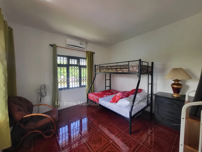 Villa of 3 apartments 300 meters from the sea