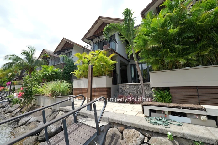 Duplex 3 chambres avec piscine privée à vendre à Rivière Noire