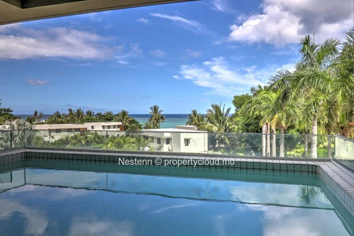 Appartement moderne de 3 chambres avec piscine privée et un accès direct plage 