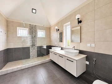 4 Bedroom Villa