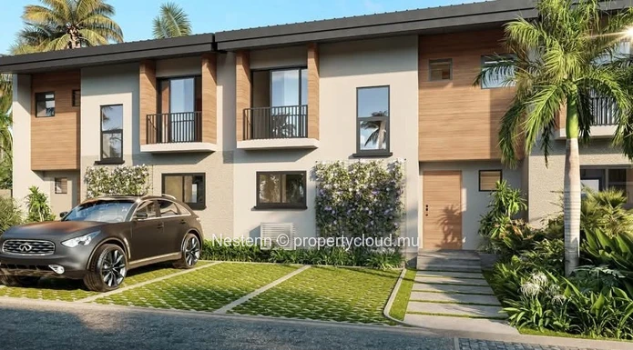 Pretty 3 bedroom semi-detached villa with terrace opening onto garden
